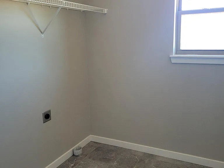 209 W Canterbury Ln — Photo 8