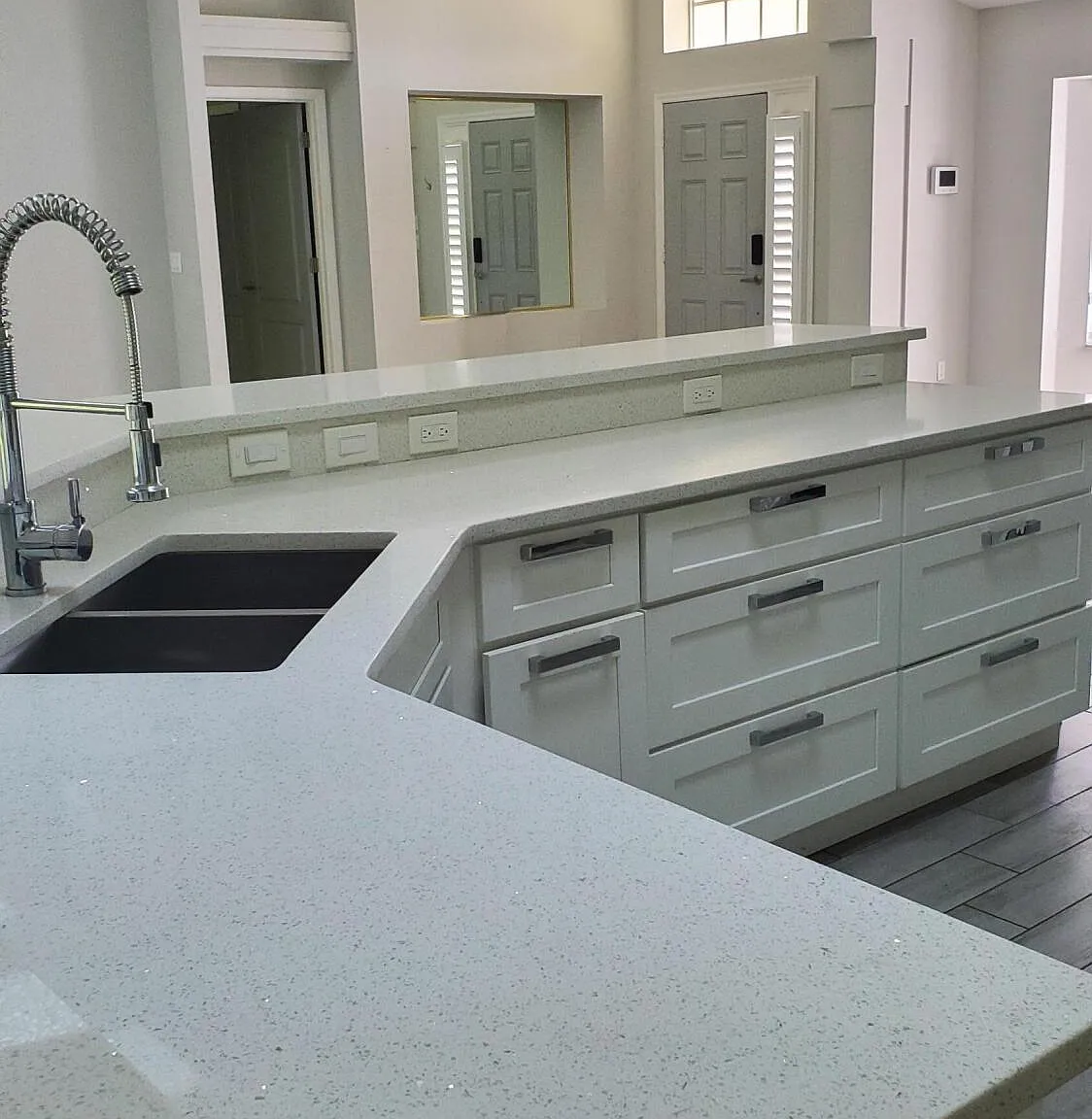 3 bed, 2.0 bath, 1803 sqft, $3,300 — Photo 4