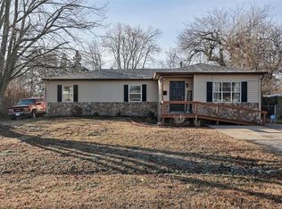 612 E Washington St, Tecumseh, OK 74873