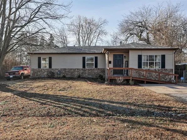 612 E Washington St, Tecumseh, OK 74873