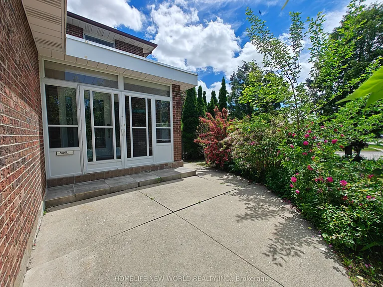 205 Risebrough Circuit — Photo 2