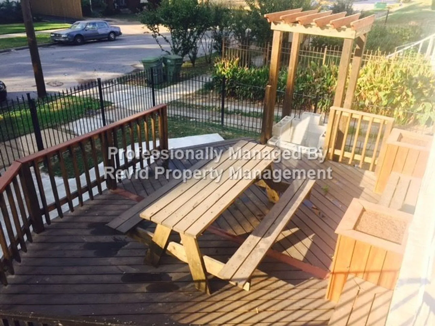 1646 Monroe — Photo 4