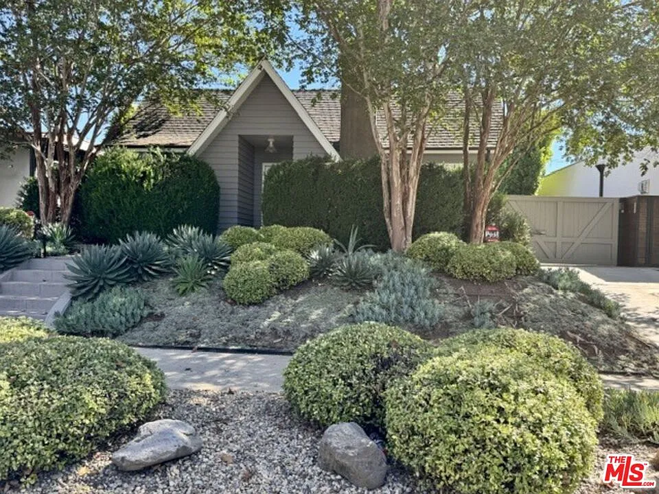 3 bed, 3.5 bath, 2422 sqft, $18,000 — Photo 2
