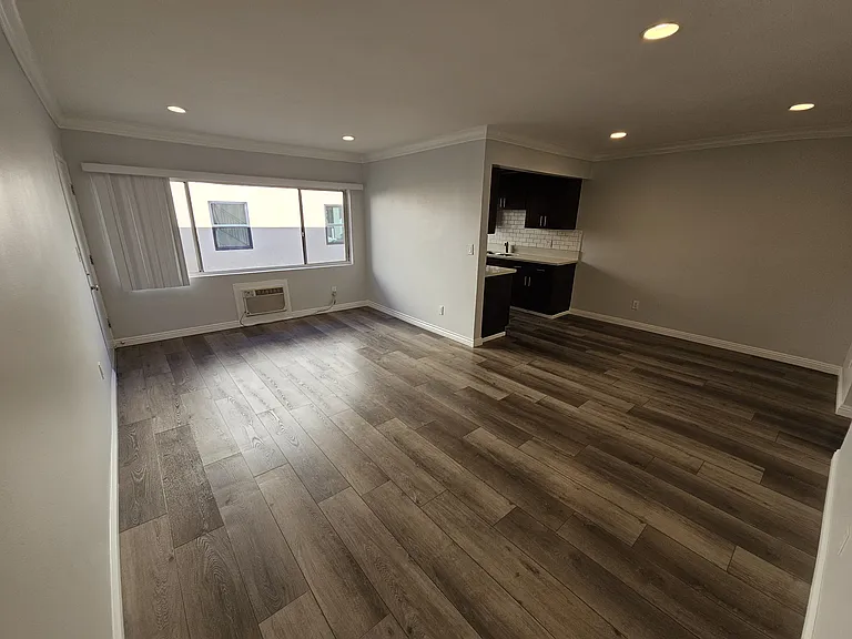 5843 Willoughby Ave #6 — Photo 2