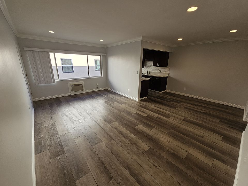 1st image of 5843 Willoughby Ave APT 6