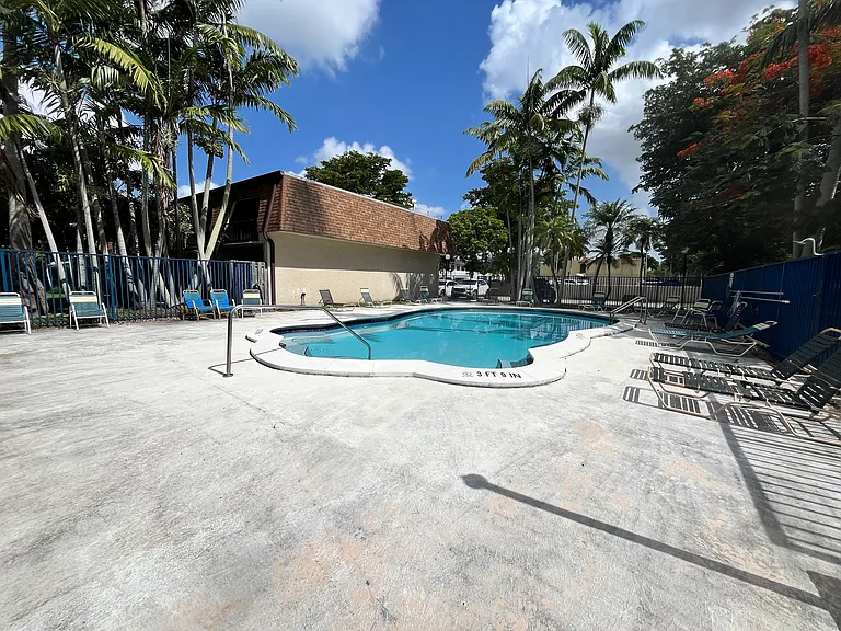 15385 S Dixie Hwy #12 — Photo 13