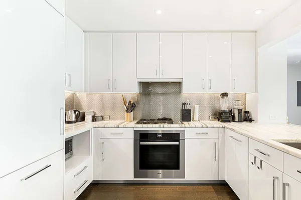 Rented by Compass | media 7