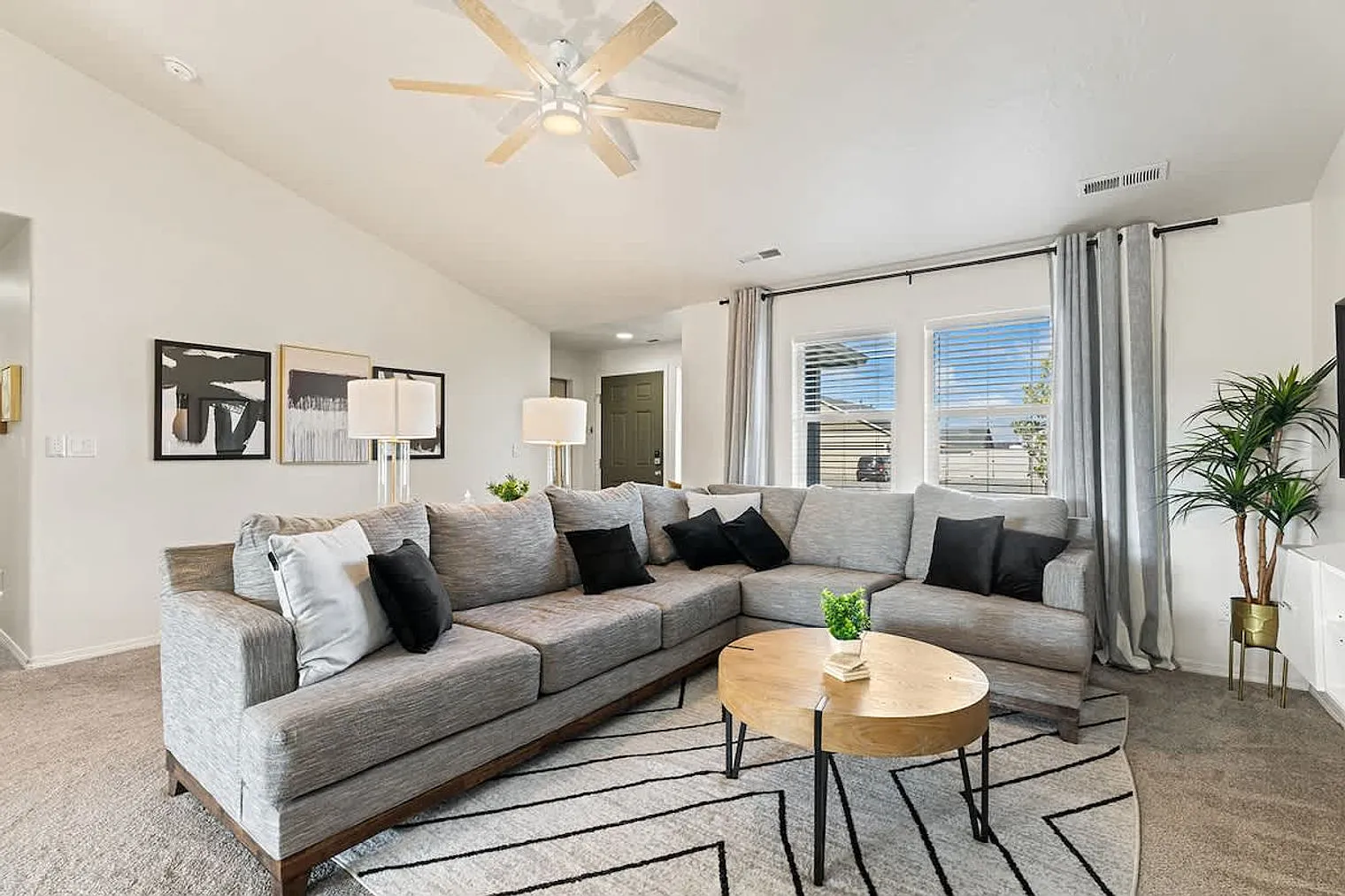 3 bed, 2.0 bath, 1140 sqft, $4,479 — Photo 1