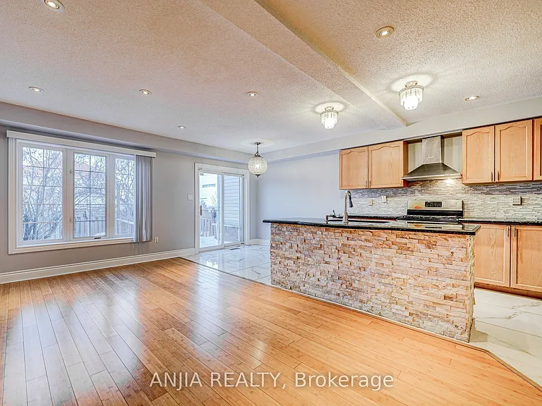 146 Billingsley Cres — Photo 9