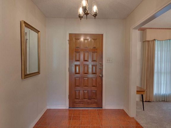 3rd image of 1104 Fairway Ct