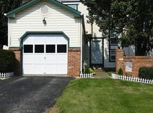 1323 Lexington Dr, Lawrence, PA