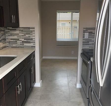5th image of 418 SE 9th Ct