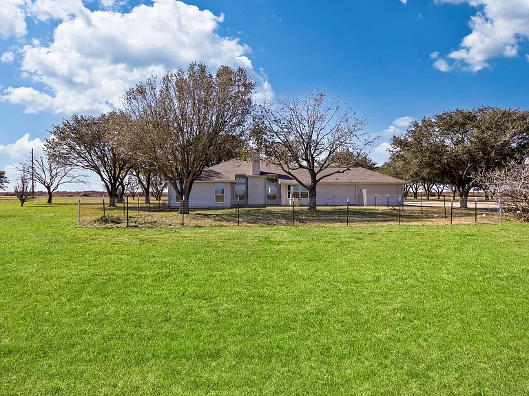 2445 Woods Rd — Photo 24