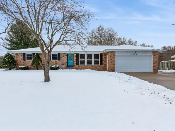 1746 Nash Dr, Saint Joseph, MI 49085