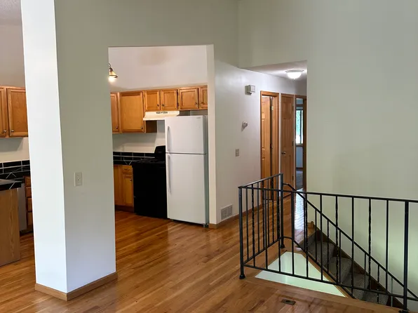 615 Ridgeview Dr E #1, Wayzata, MN 55391