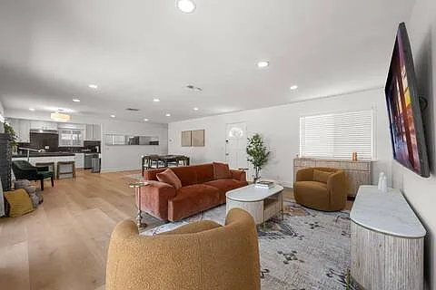 22309 Leadwell St — Photo 21