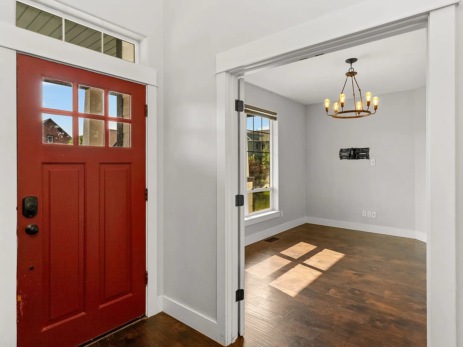 4 bed, 2.5 bath, 2449 sqft, $4,000 — Photo 4
