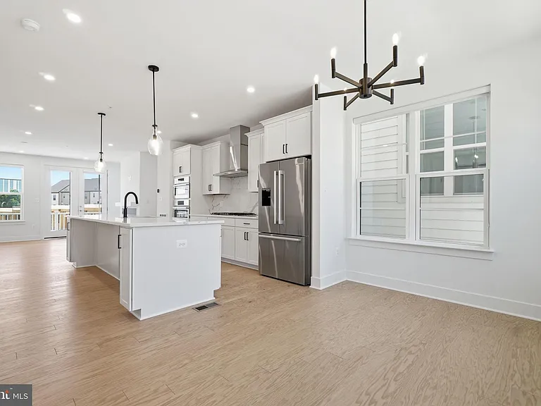 10235 Dalmatian St — Photo 9