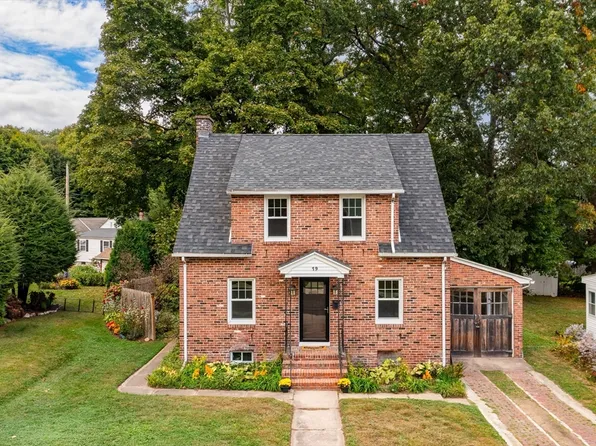 19 Anderson Ave, Holyoke, MA 01040