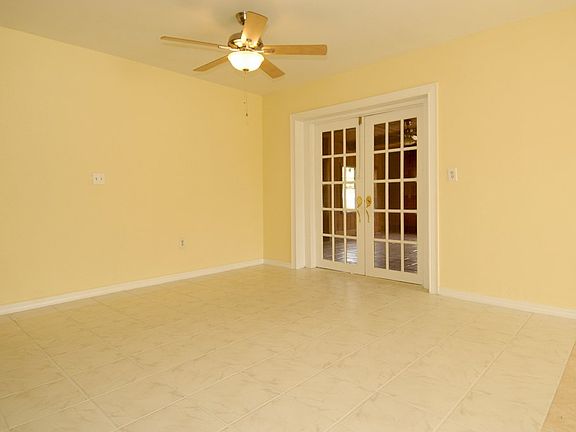 Dining Area Leading into HUGE Country Great Room!