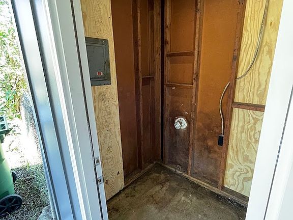 3rd image of 322 Upton Rd