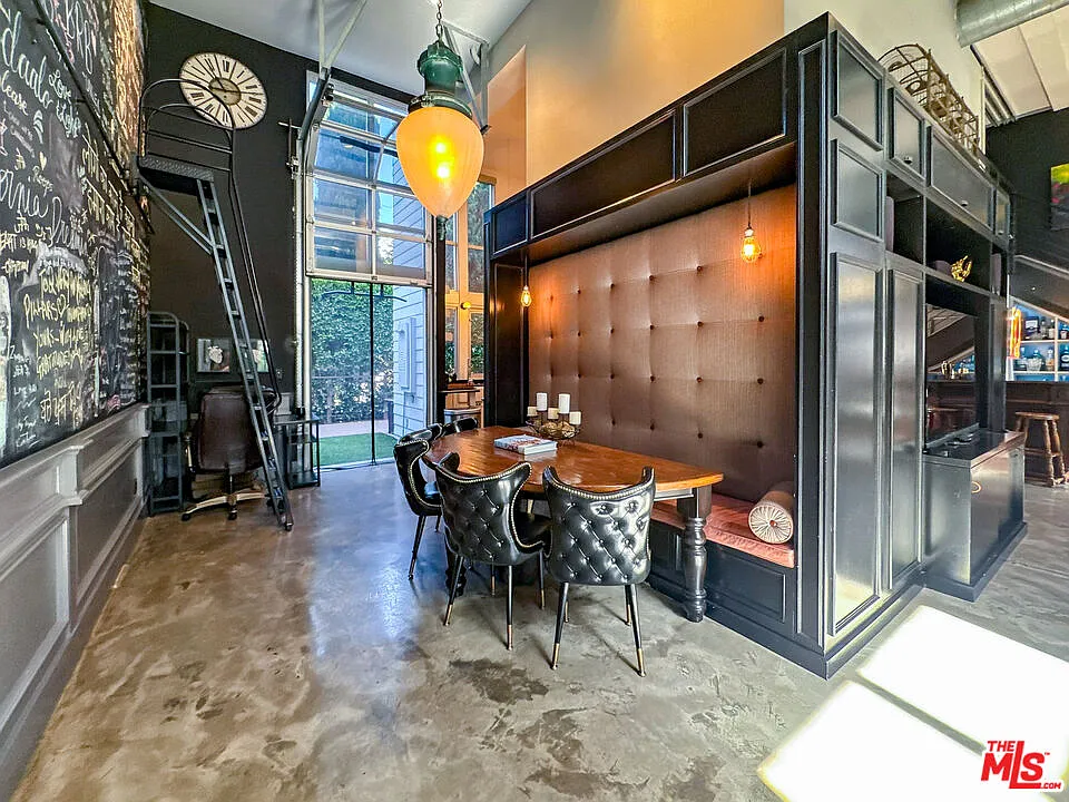 2 bed, 2.0 bath, 1453 sqft, $7,495 — Photo 4