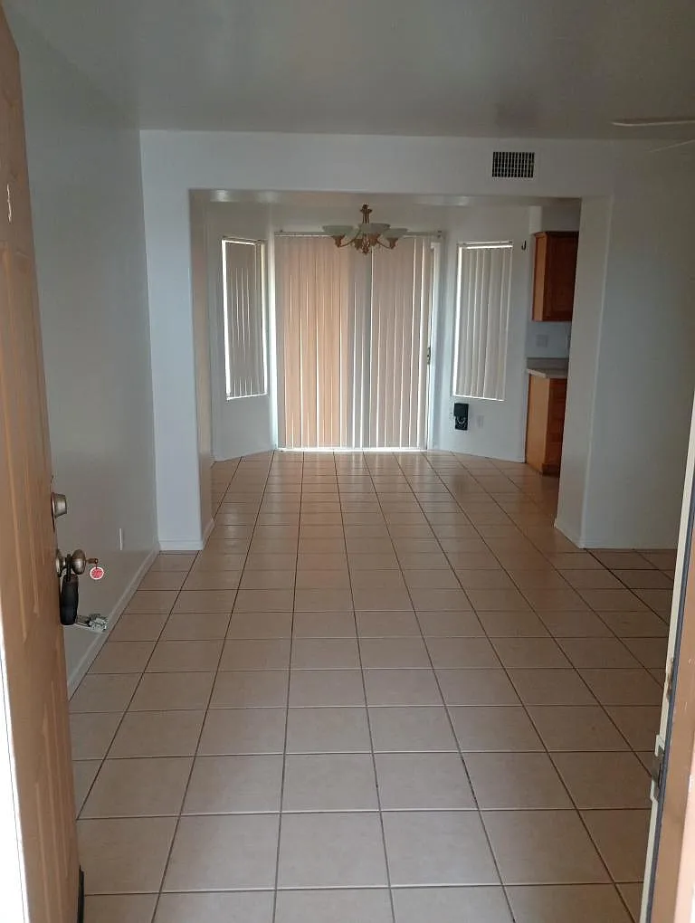 3 bed, 2.0 bath, 1100 sqft, $1,375 — Photo 4