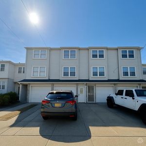 810 Bloomingdale Rd, Staten Island, NY, 10309