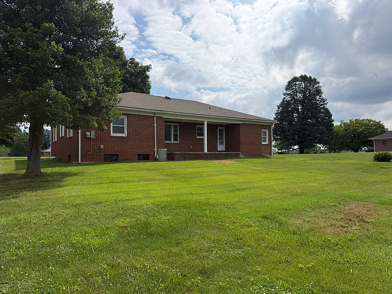 1231 Mount Aetna Rd — Photo 11