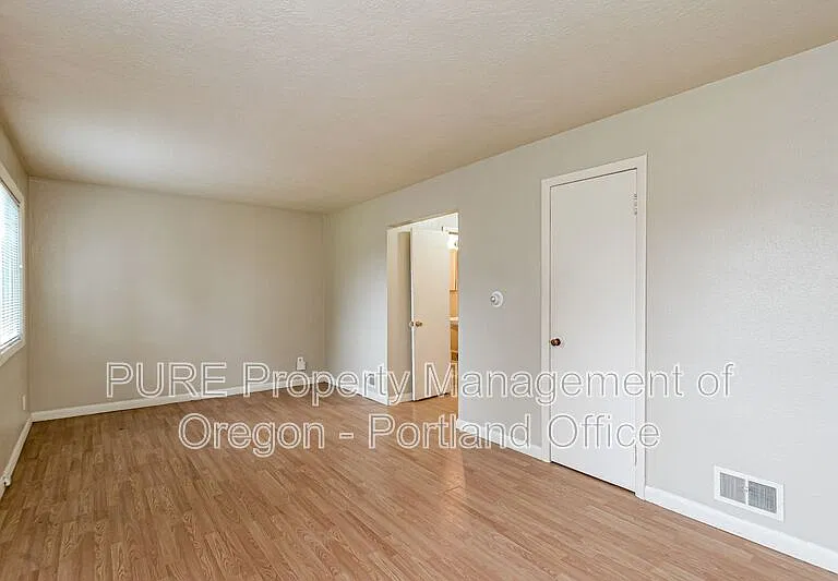 7016 N Amherst St — Photo 14