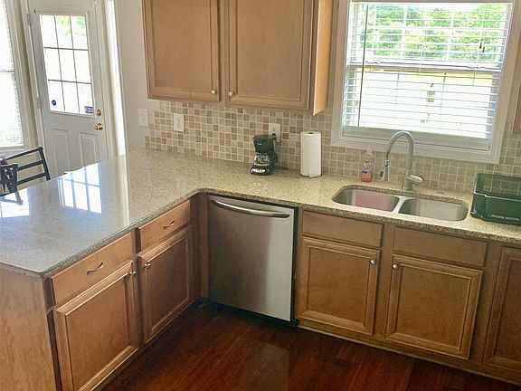 5th image of 304 Waterfront Dr #/12