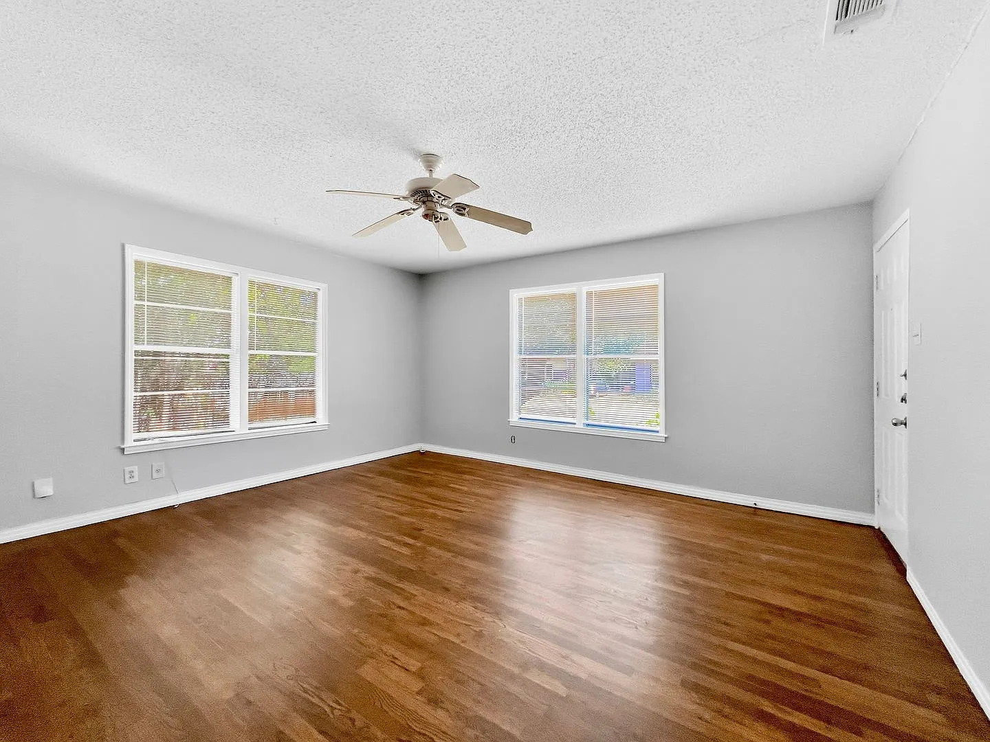 5400 Harmon Ave — Photo 4