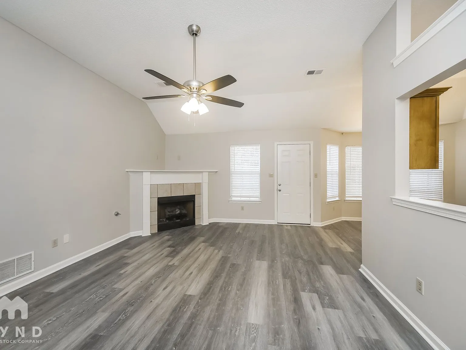 3 bed, 2.0 bath, 1484 sqft, $1,820 — Photo 3