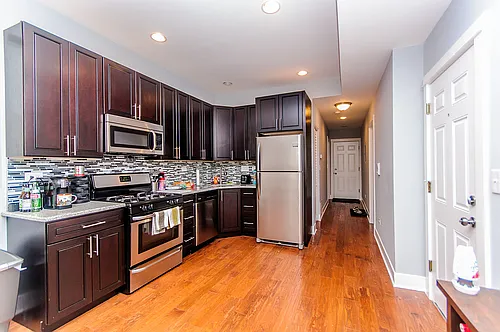 2342 W Augusta Blvd #2F Photo 1