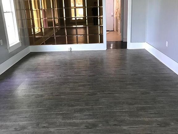 3rd image of 303 Jeanette St