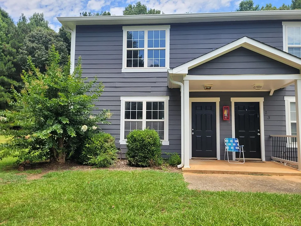 121-123 Mario Cir
