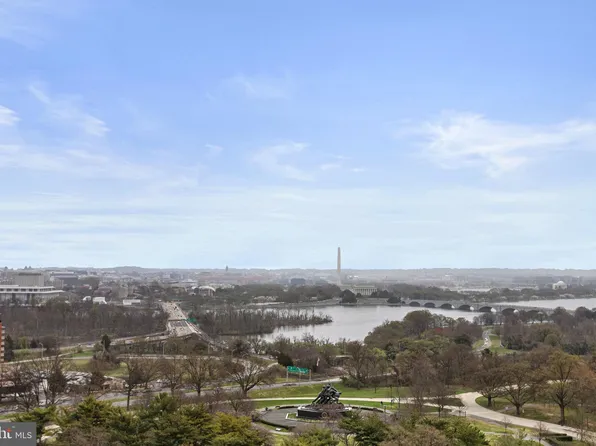 1401 N Oak St APT 907, Arlington, VA 22209