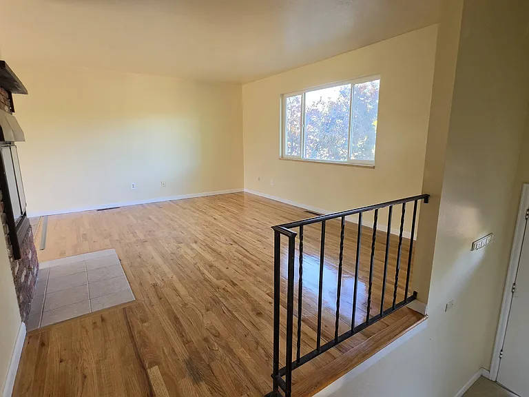 928 Potter Dr — Photo 2