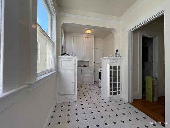 4th image of 1830 Beach St APT 6
