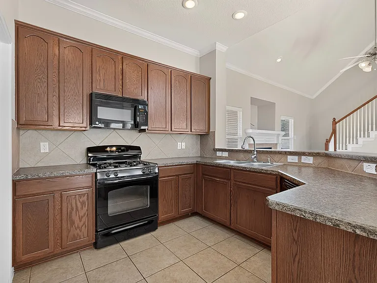 1024 Charleston Ln — Photo 4