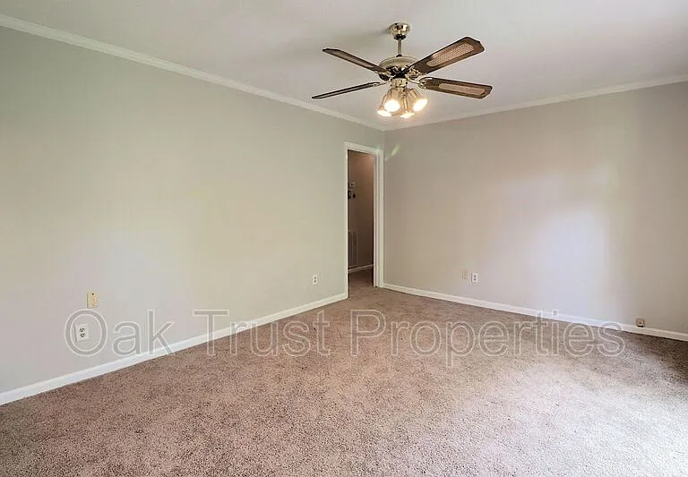 2395 Vistavia Rd — Photo 6