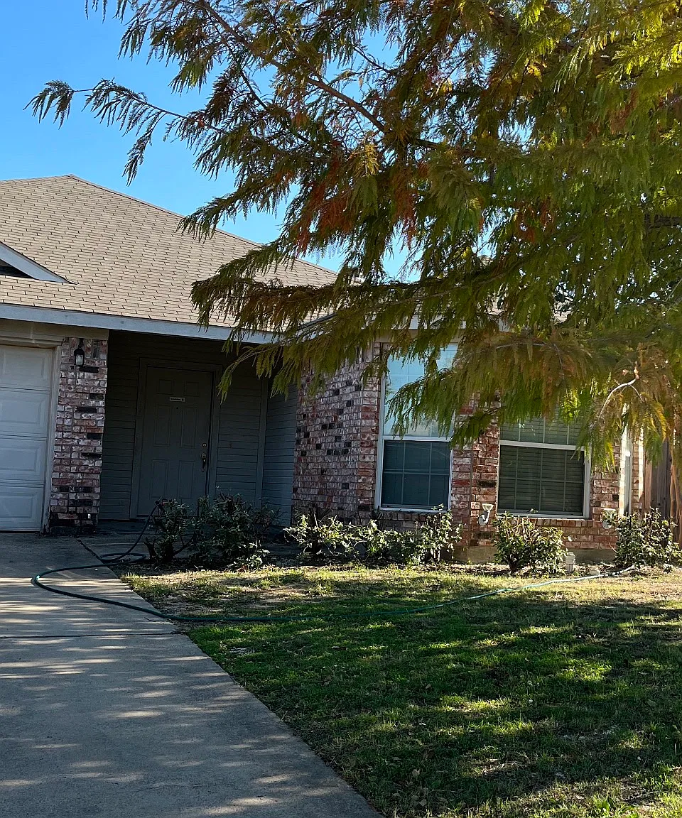 3 bed, 1450 sqft, $2,100 — Photo 1