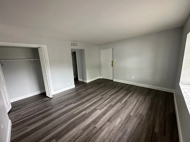 902 Erdner Ave — Photo 6