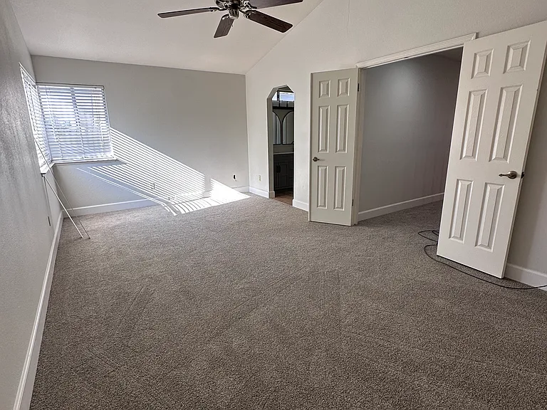 52 Elizabeth Ct — Photo 9