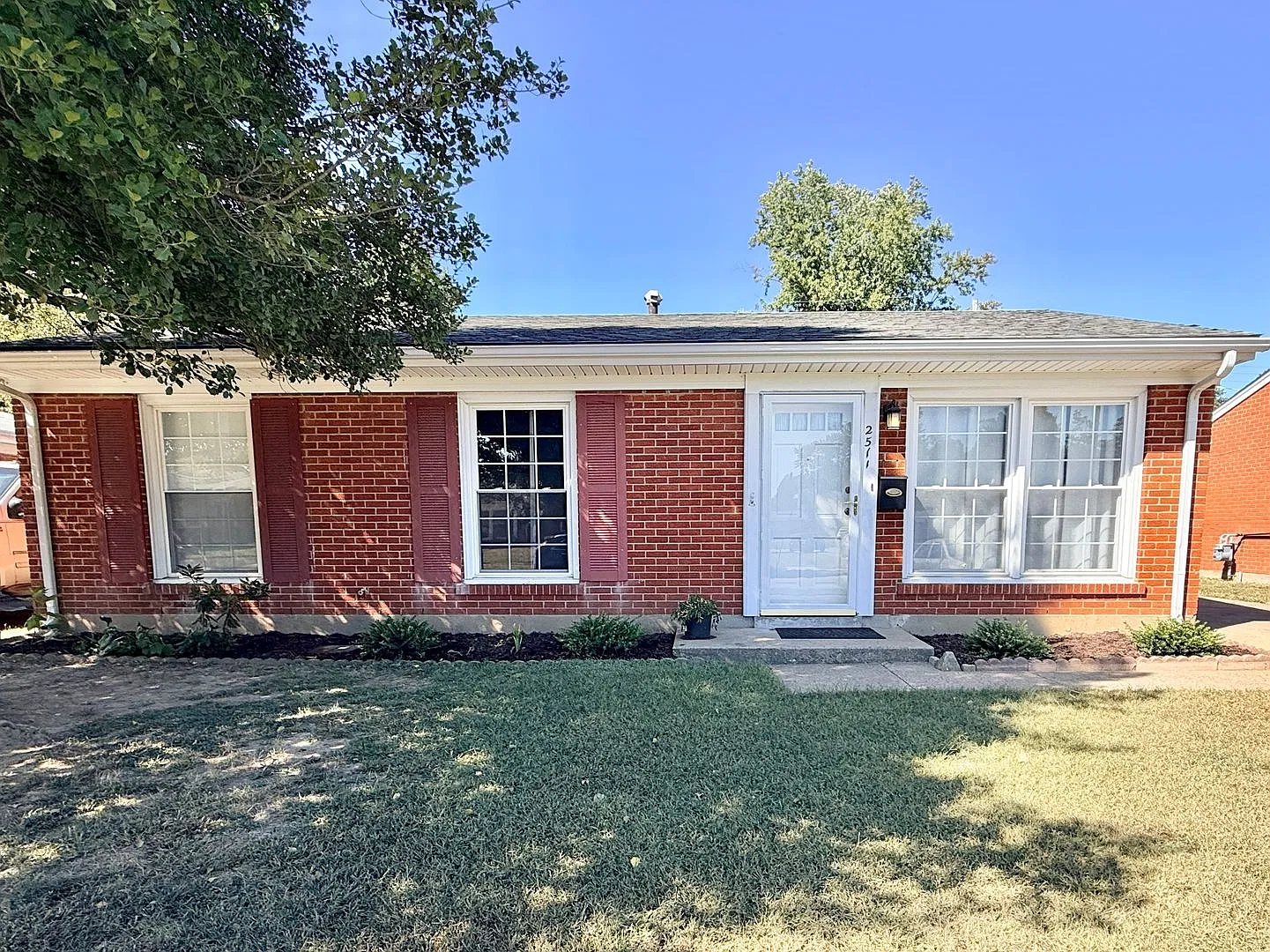 Nice 3 bedroom Home Bon Air Subdivision — Photo 2