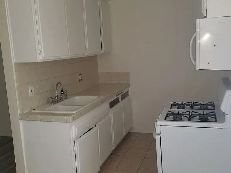 550 E Avenue Q #12 — Photo 17