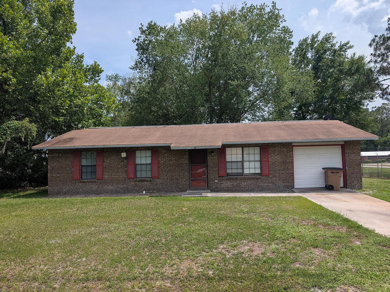 3 bed, 1.5 bath, 1025 sqft, $1,650 — Photo 1