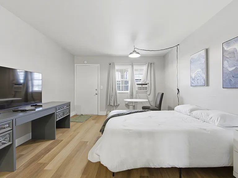 1057 S Jackson St #1 — Photo 8