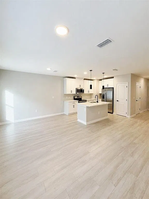 3 bed, 2.5 bath, 1484 sqft, $2,600 — Photo 2