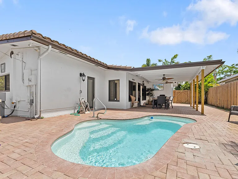 3211 Seaward Dr — Photo 9